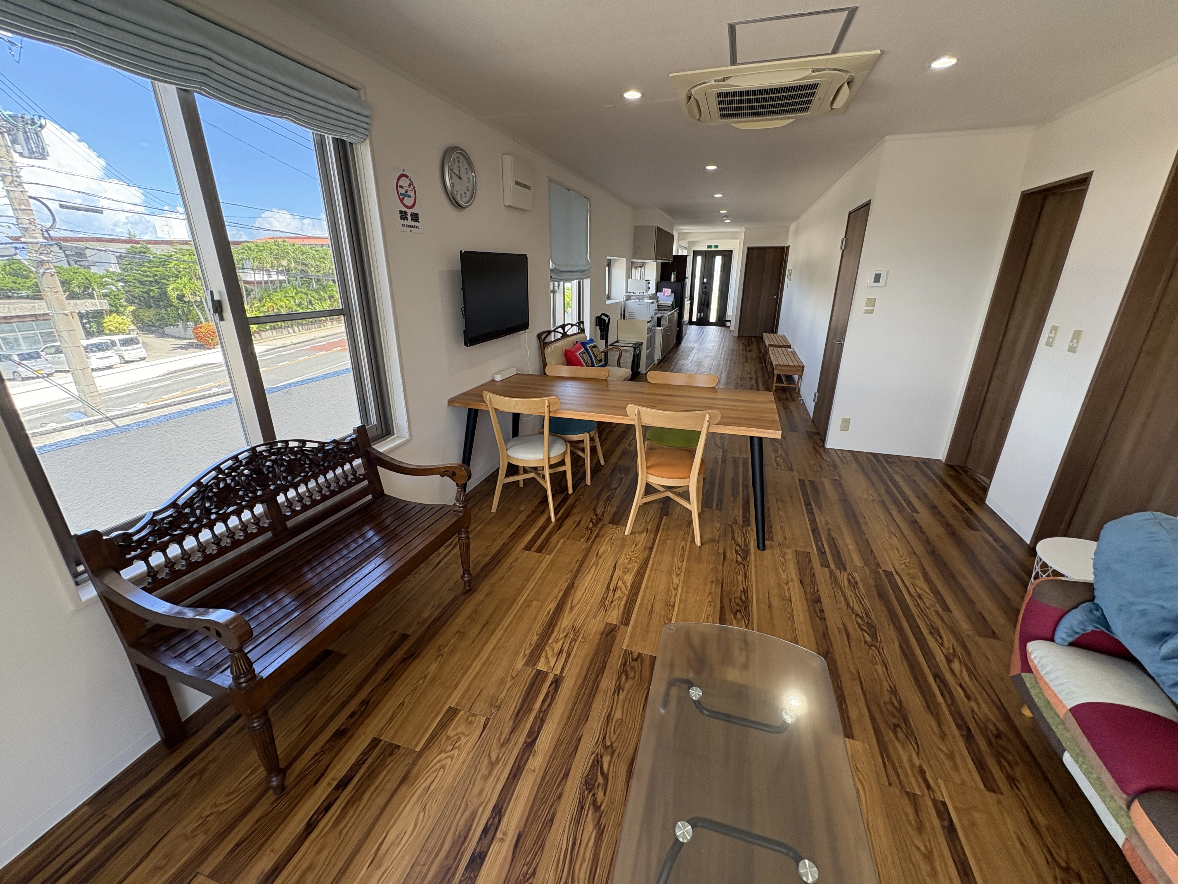 室内全体の様子